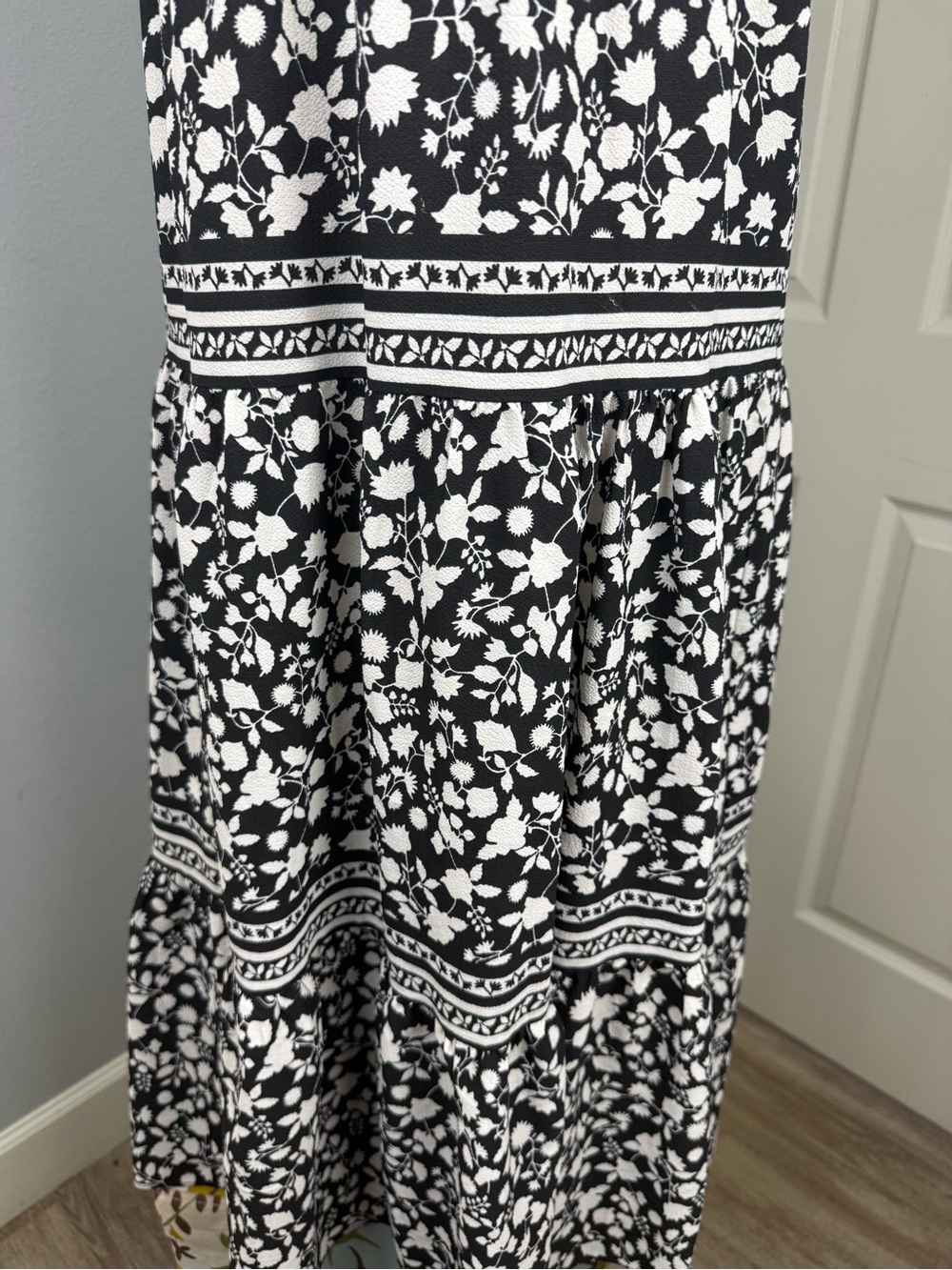 Max Studio Black and White Floral Maxi Dress - Picture 5 of 6